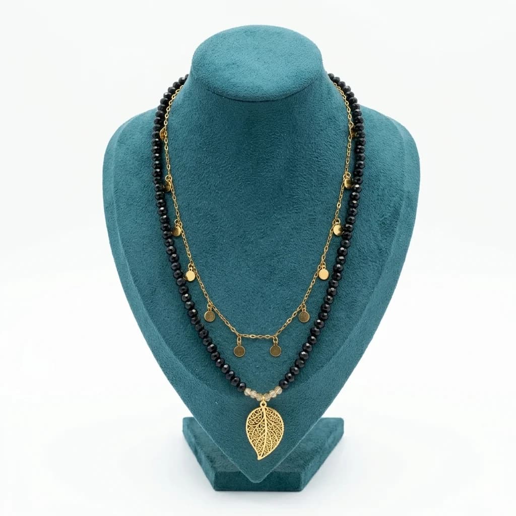 Collier Double Rang Perles Noires & Pendentif Feuille Dorée